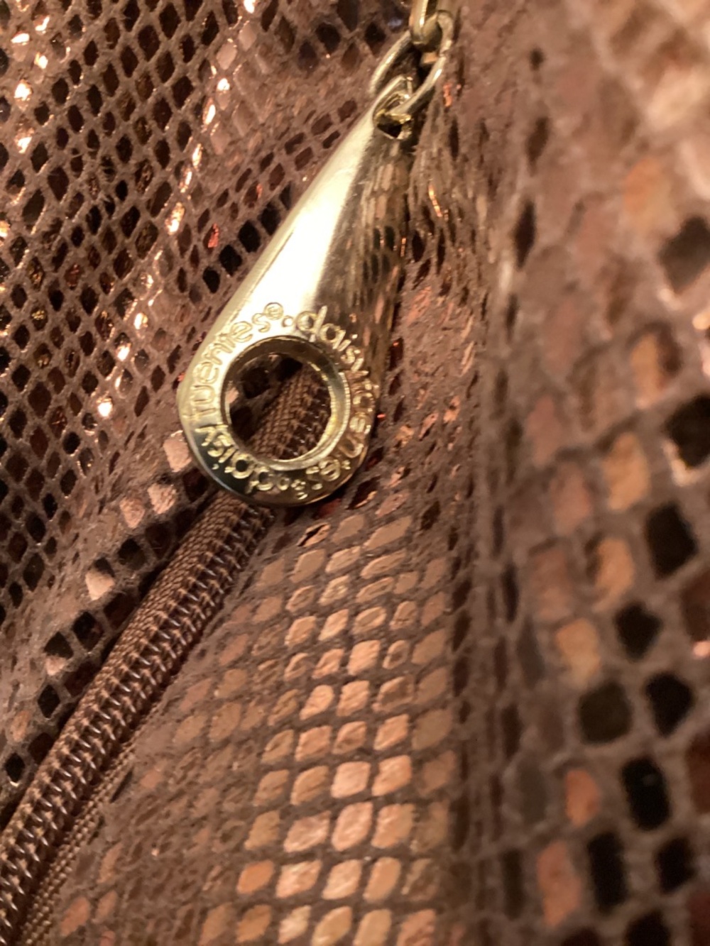 🌸NEW Daisy Fuentes Rouched Oversized purse bag🌸 BRONZE Metallic look - Picture 5 of 10
